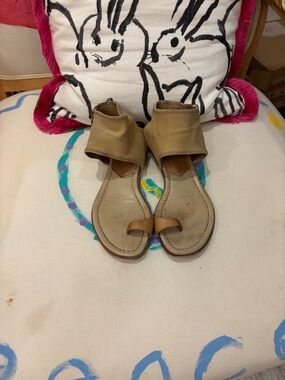 Donald J. Pliner Tan Leather Toe-Loop Sandals